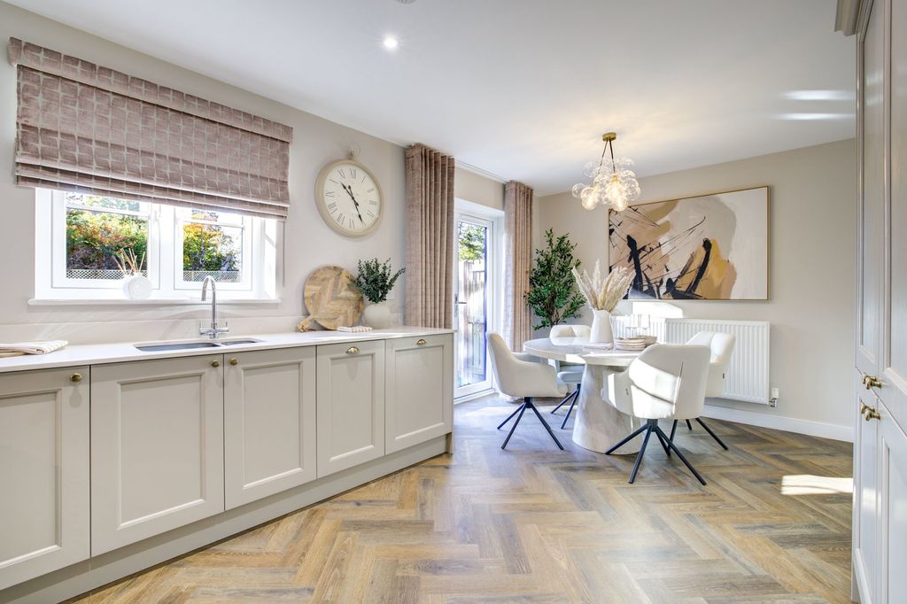 3 bed semi-detached house for saleDarlington DL2 photo 4