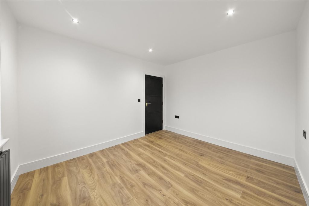 Additional image 11 of 5 bed semi-detached house for saleThe Heights, Northolt UB5