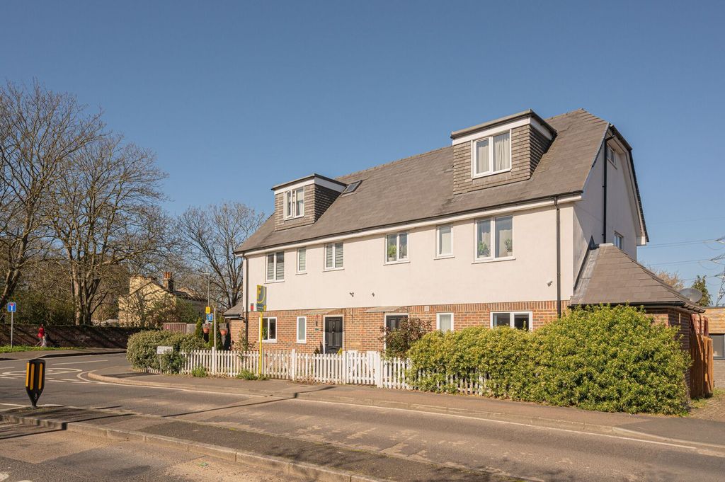 3 bed semi-detached house for saleHaslemere Avenue, Mitcham CR4