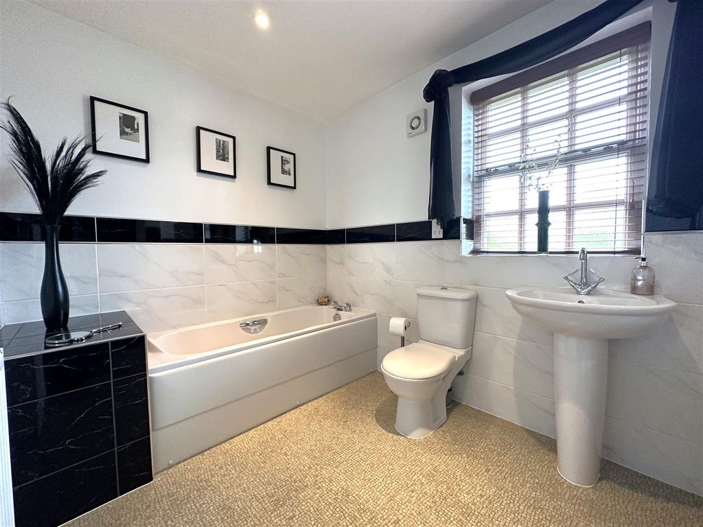 Additional image 21 of 4 bed detached house for saleOld Orchard, Farndon Road, Newark NG24