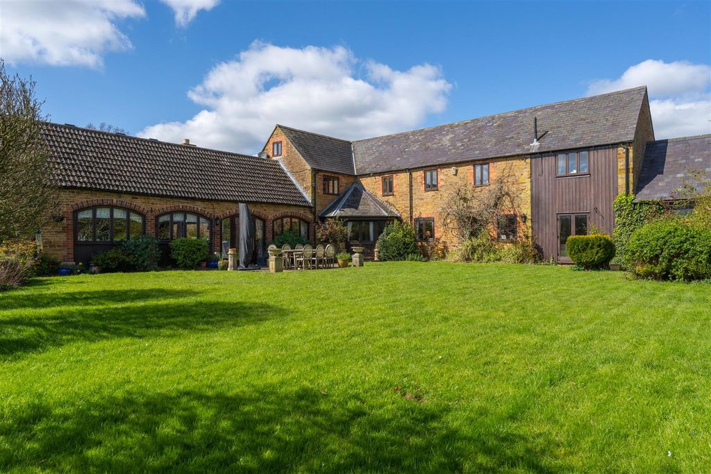 4 bed barn conversion for saleBoughton Grange, Northampton NN2