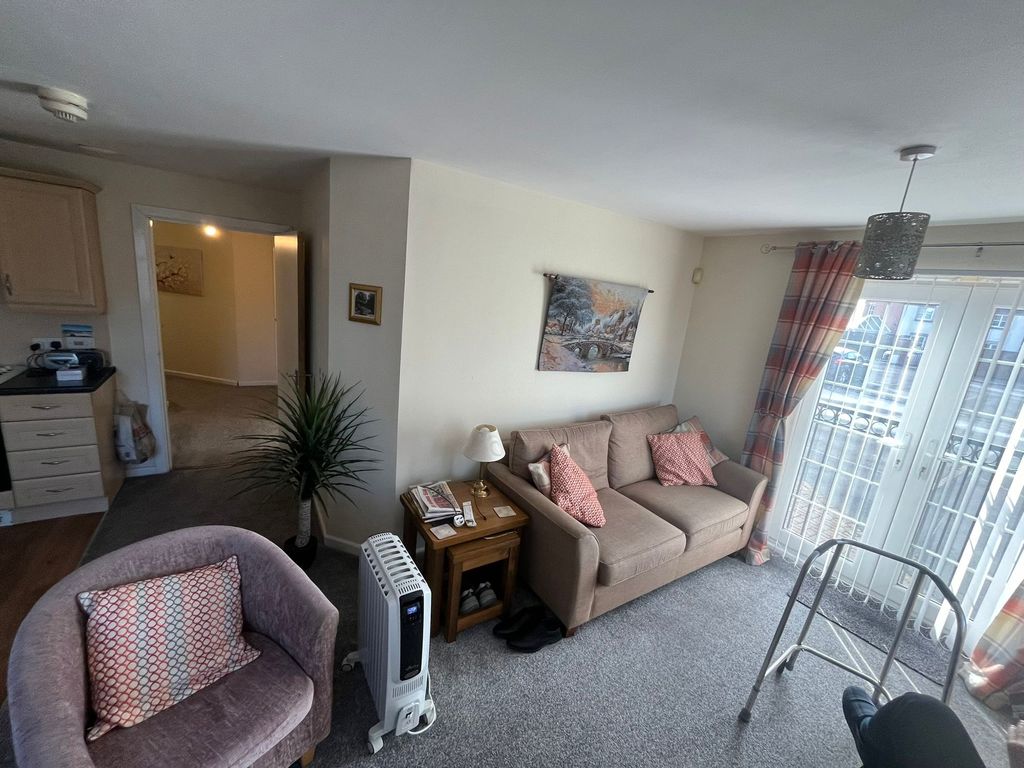 2 bed flat for salePiele Road, Haydock, St. Helens WA11