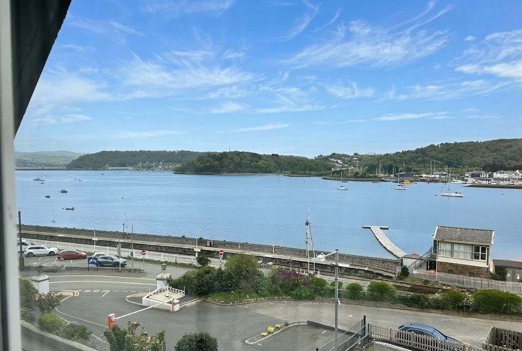 2 bed flat for saleStation Road, Deganwy LL31