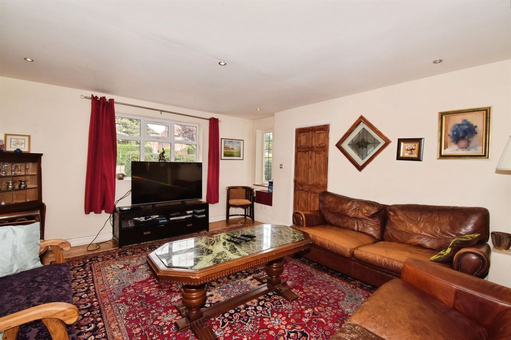 4 bed detached house for saleShirley Road, Leicester LE2 photo 3
