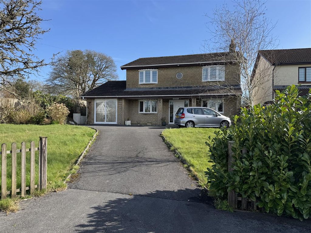 3 bed detached house for saleHeol Cennen, Ffairfach, Llandeilo SA19
