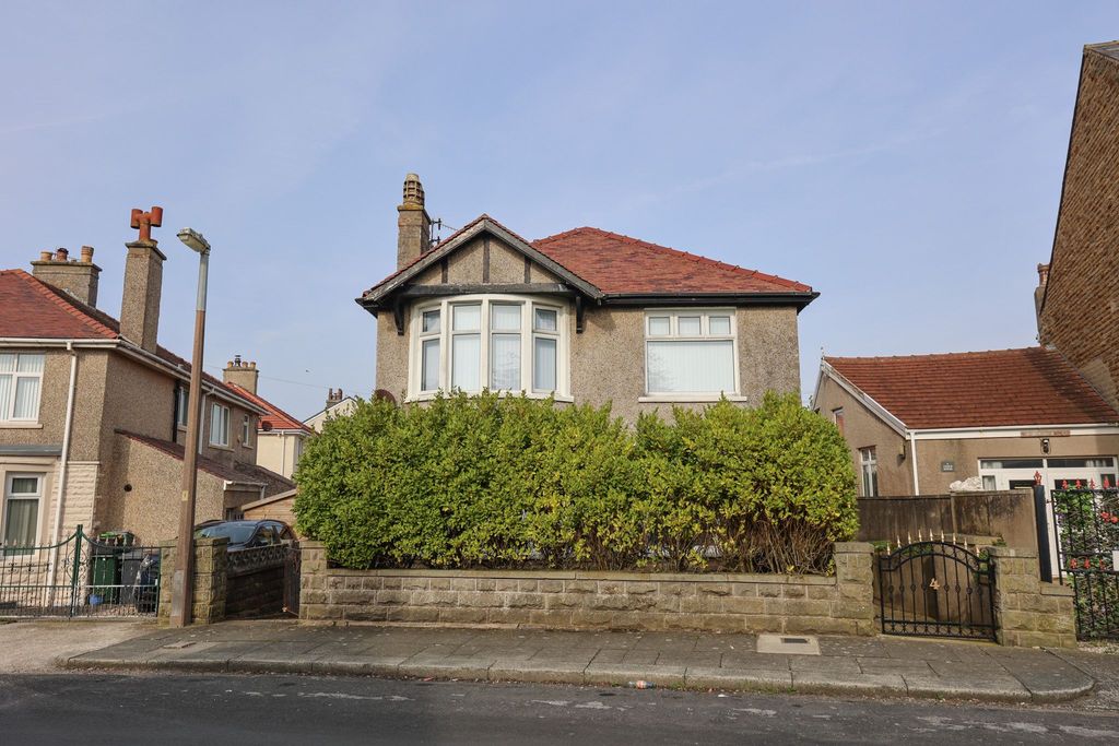 2 bed flat for saleDalton Road, Heysham, Morecambe LA3