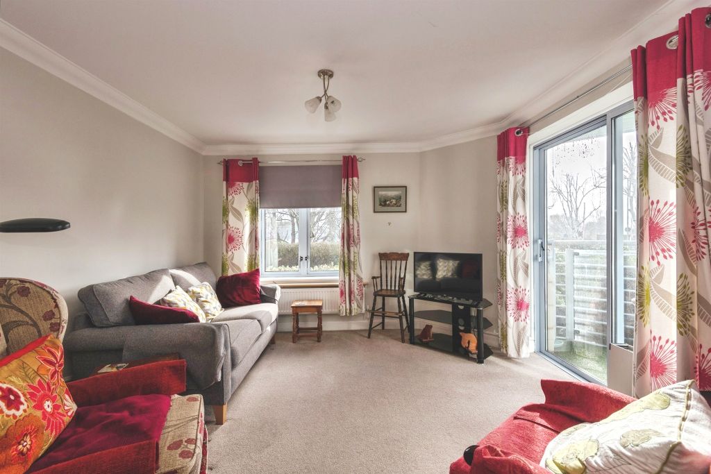 2 bed flat for saleTrinity Way, Minehead TA24 photo 5