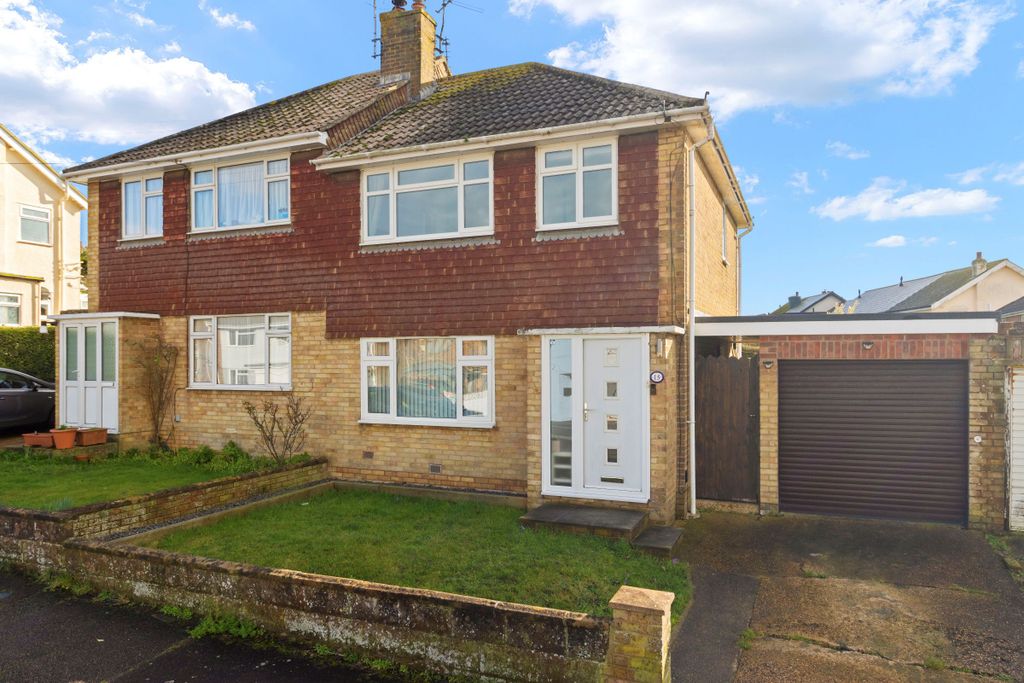 3 bed semi-detached house for saleKings Avenue, Newhaven BN9