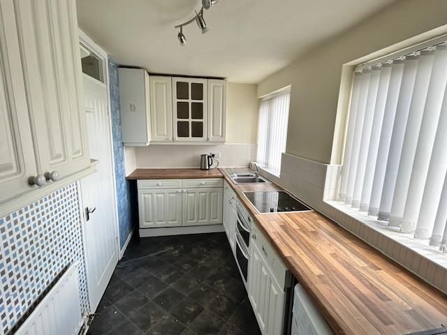 2 bed flat for saleMaple Grove, Conisbrough, Doncaster DN12 photo 3