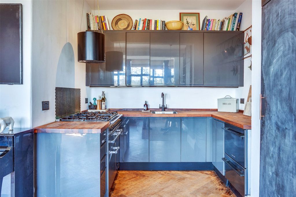 Additional image 6 of 3 bed flat for saleHighfields, Marlow, Buckinghamshire SL7