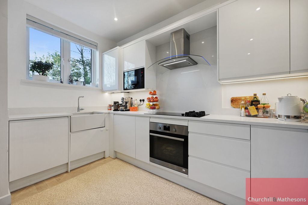 3 bed flat for saleCarew Road, Northwood HA6