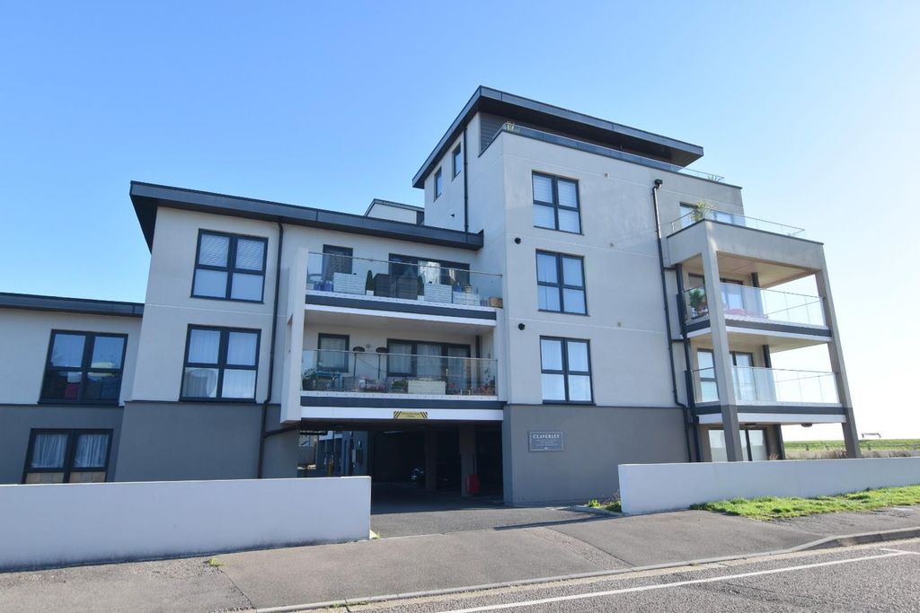 2 bed flat for saleQueens Road, Littlestone TN28
