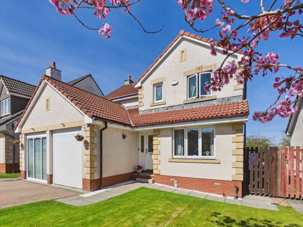 4 bed detached house for sale6 Cypress Glade, Adambrae, Livingston EH54