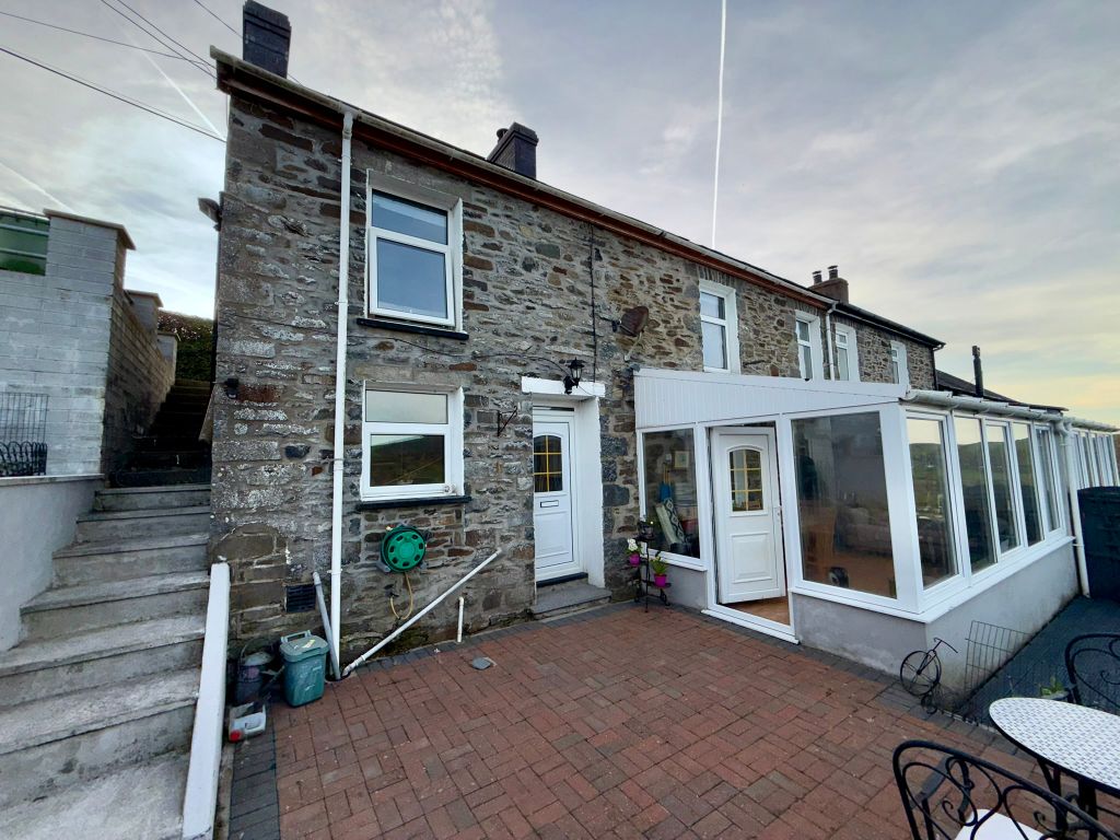 3 bed semi-detached house for saleFforddlas, Llanrhystud SY23