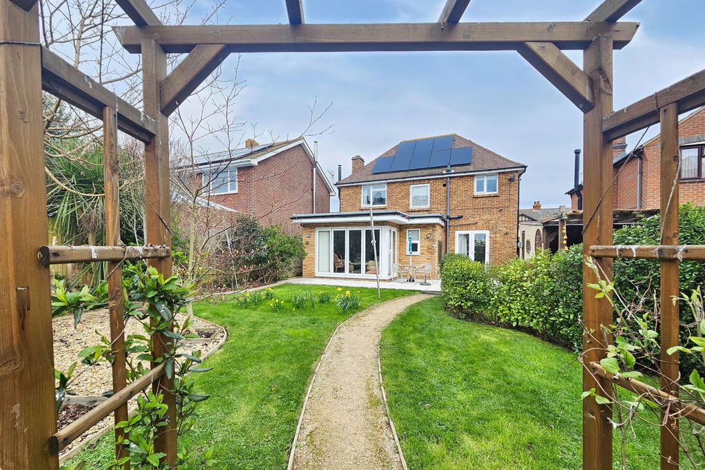3 bed detached house for saleCambridge Road, Lee-On-The-Solent PO13
