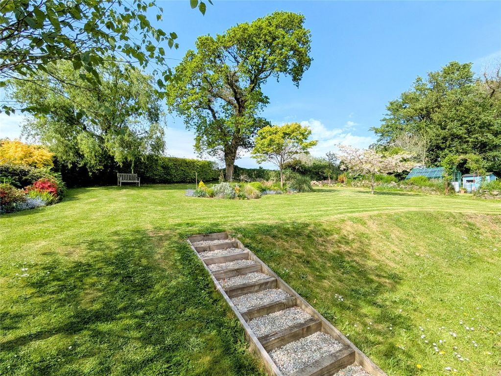 3 bed detached house for saleLiskeard, Cornwall PL14 photo 3