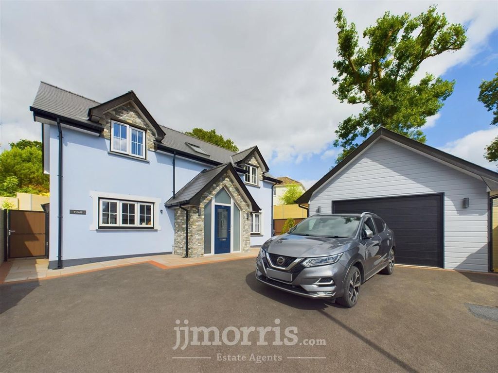 4 bed property for saleCaeberllan, Adpar SA38