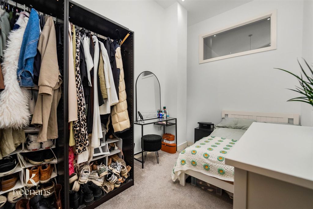 2 bed flat for saleMather Lane, Leigh WN7 photo 5