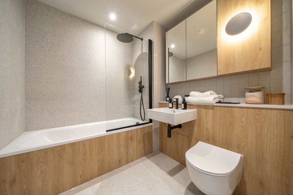 Additional image 3 of 2 bed flat for saleCoombe Road, New Malden KT3