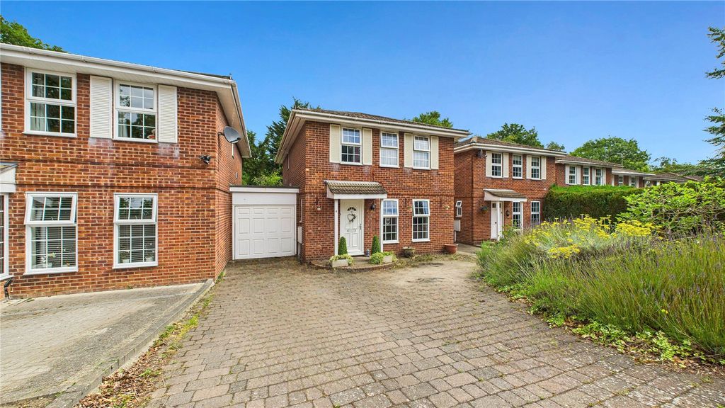 4 bed detached house for saleLightwater, Surrey GU18