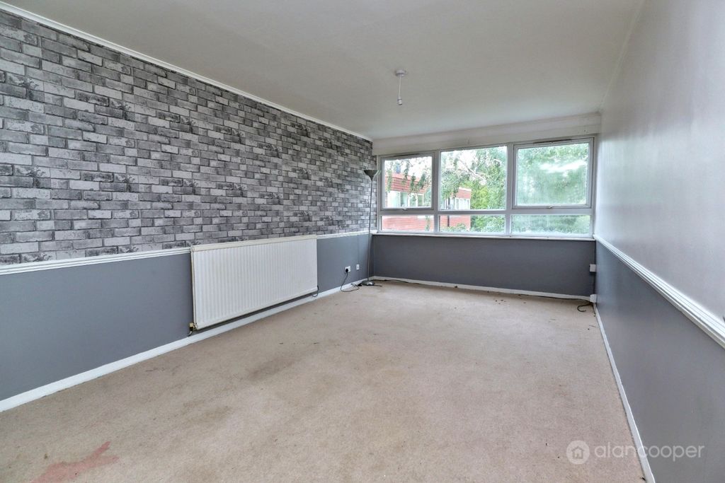 2 bed flat for saleCleaver Gardens, Nuneaton, Warwickshire CV10 photo 3