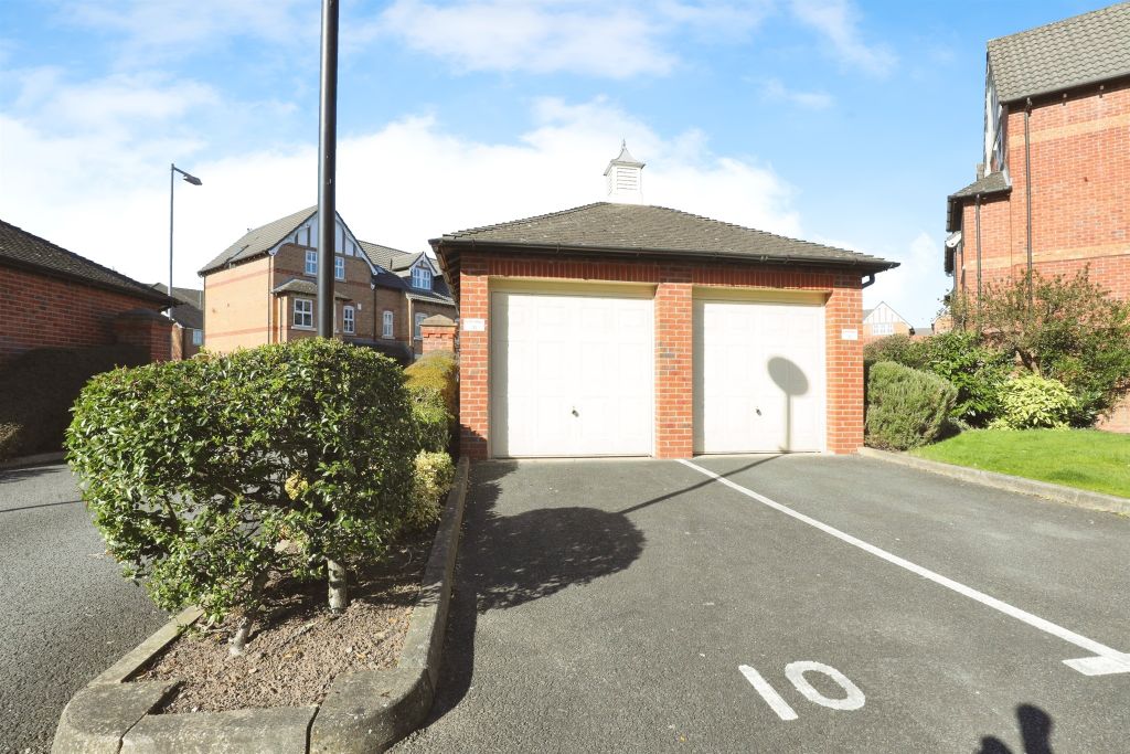 2 bed flat for saleBlakemere Drive, Northwich CW9 photo 2