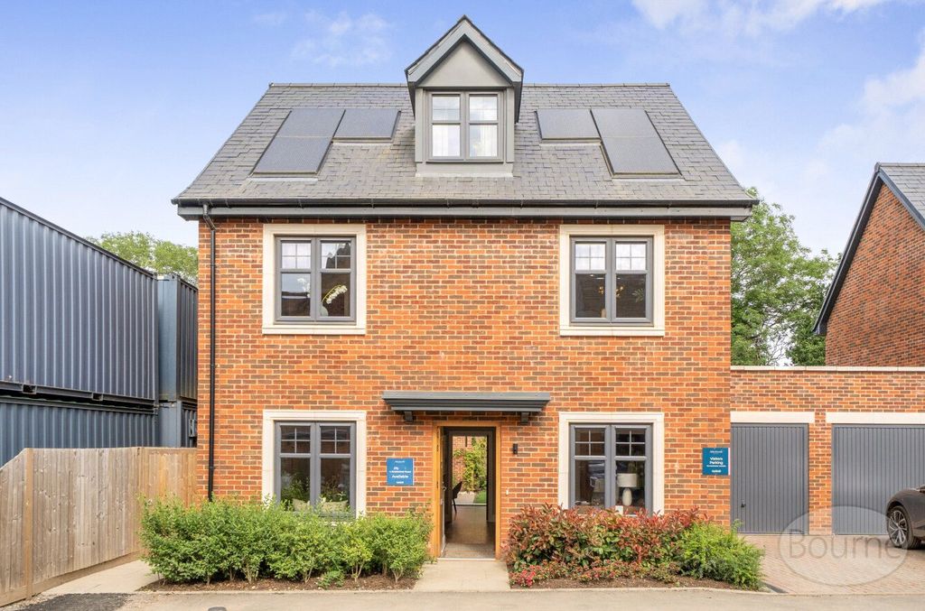4 bed detached house for saleBrookwood Road, Petersfield, Hampshire GU31