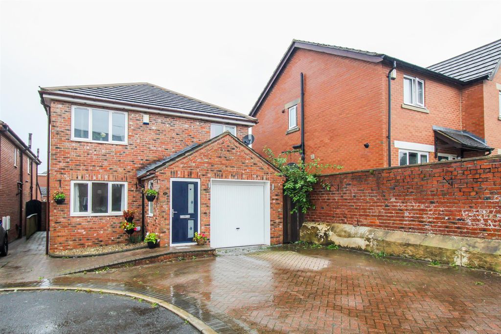 4 bed detached house for saleTolson Street, Ossett WF5
