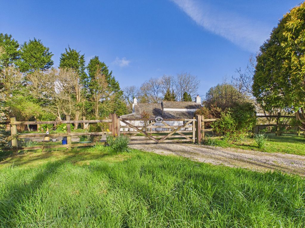 3 bed detached house for saleHellescott, Launceston PL15 photo 2