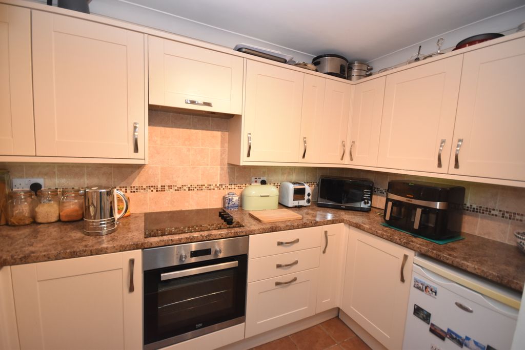 Additional image 8 of 2 bed flat for saleSt Johns Park, Whitchurch SY13