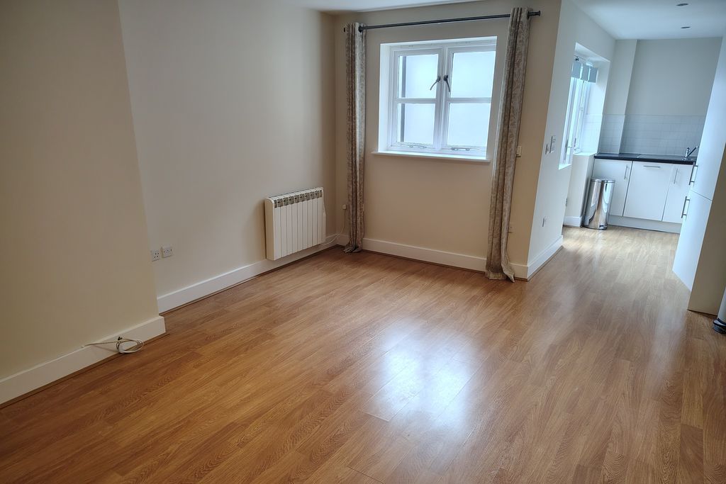 Additional image 4 of 2 bed flat for saleCrown Lane, Marlow SL7