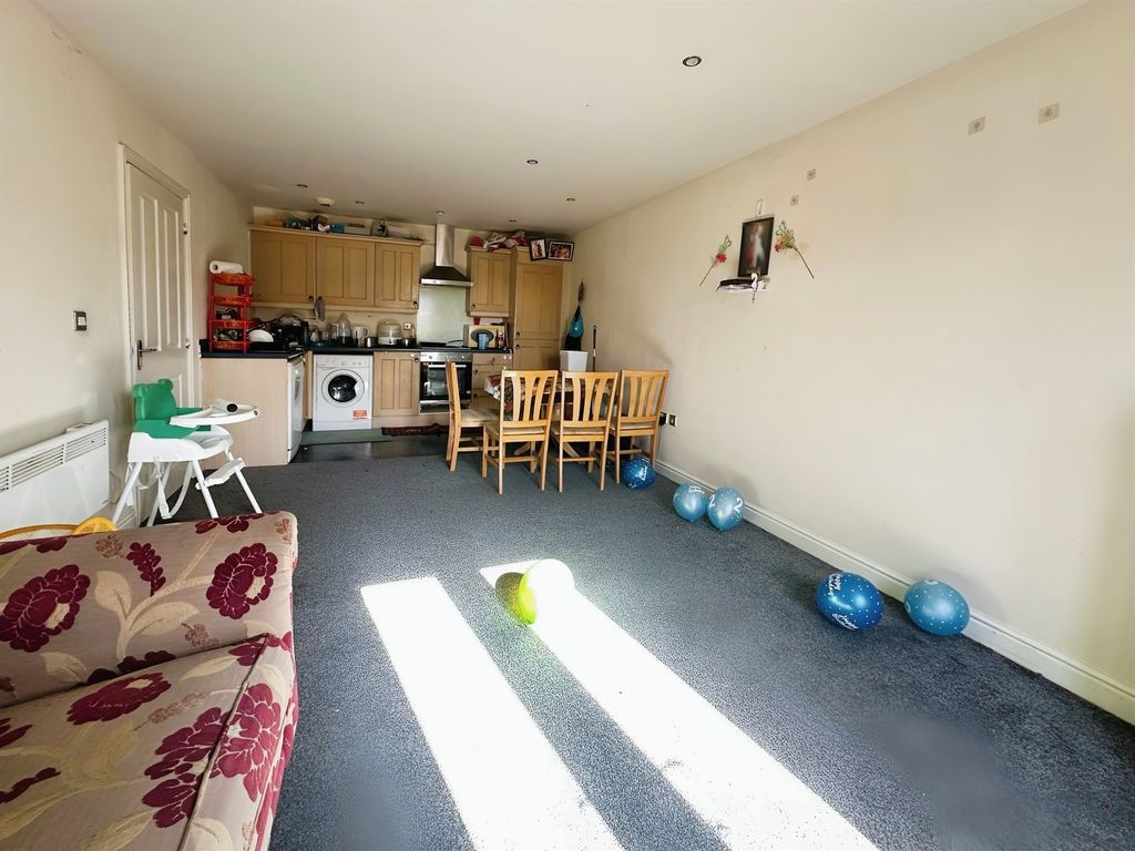 Additional image 4 of 2 bed flat for saleOlsen Rise, Lincoln LN2