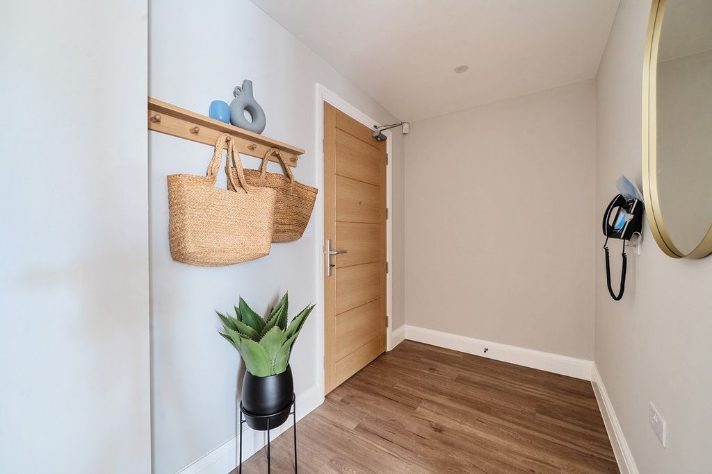 Additional image 6 of 1 bed flat for saleLymington Gate, Stanford Hill, Lymington SO41