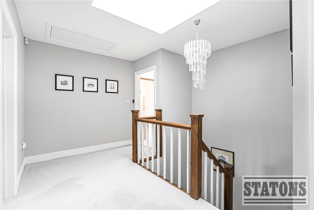Additional image 12 of 4 bed detached house for saleThe Avenue, Potters Bar, Hertfordshire EN6