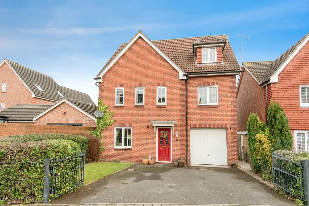 6 bed detached house for saleRoyal Birkdale Way, Normanton WF6