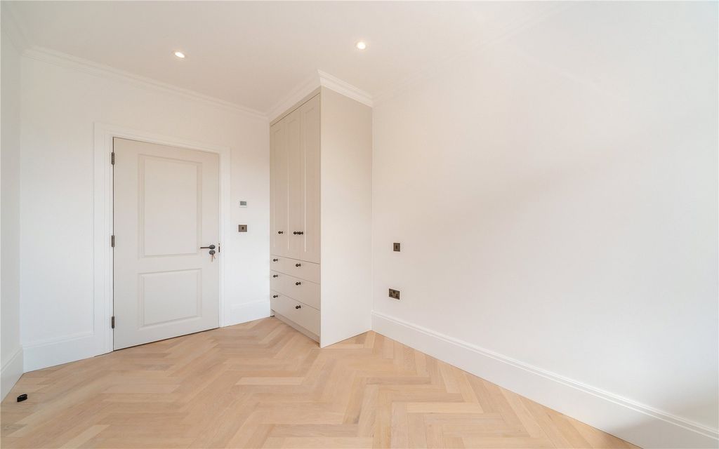 Additional image 10 of 2 bed flat for saleWesthorpe House, Marlow, Buckinghamshire SL7