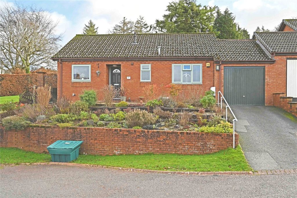 2 bed bungalow for saleWoodlands, Cefnllys Lane, Llandrindod Wells LD1