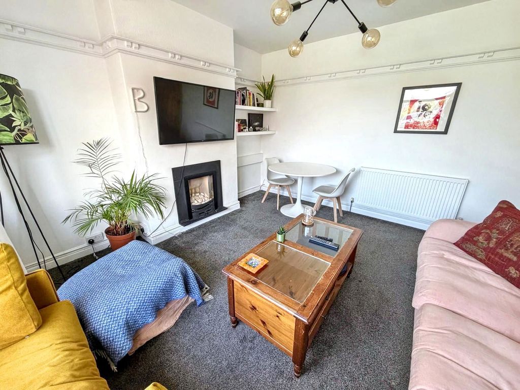 2 bed flat for saleOsborne Gardens, North Shields NE29 photo 4