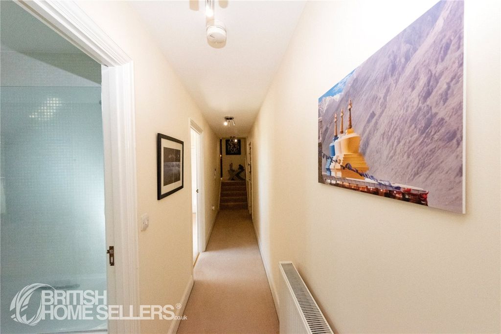 2 bed flat for saleWoolston Close, Northampton, Northamptonshire NN3 photo 3
