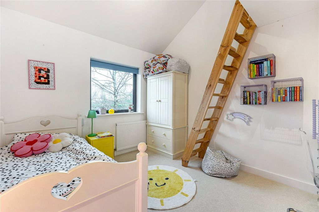 Additional image 18 of 5 bed detached house for saleHeather Gardens, Newbury, Berkshire RG14