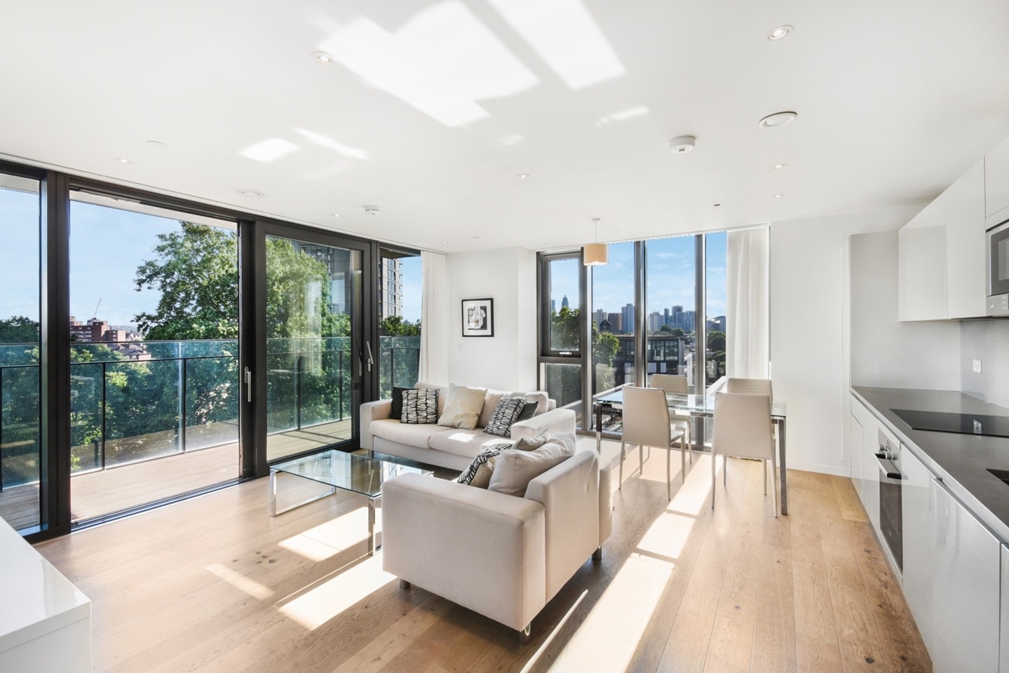 2 Bed Flat, St Gabriel Walk, SE1, N1 7GU photo 2
