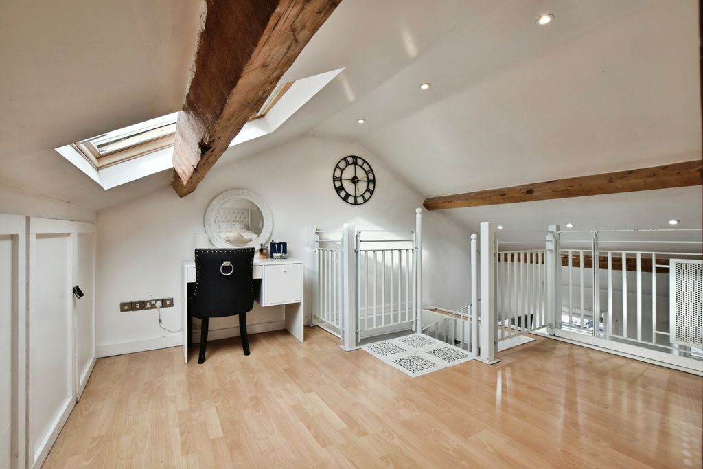 Additional image 9 of 2 bed flat for salePickford Street, Macclesfield SK11