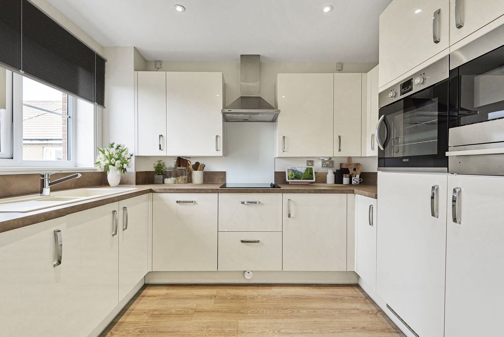 Additional image 4 of 2 bed flat for saleThe Retreat, Princes Risborough HP27