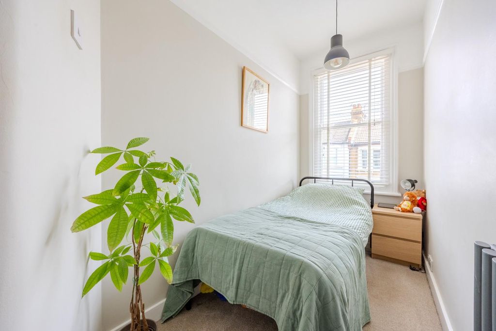 Additional image 26 of 3 bed flat for saleCarlton Drive, Leigh-On-Sea SS9