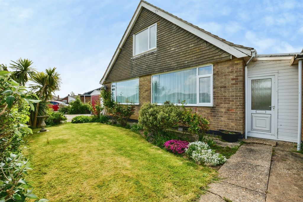 5 bed detached bungalow for saleYoulgrave Avenue, Sutton-On-Sea, Mablethorpe LN12