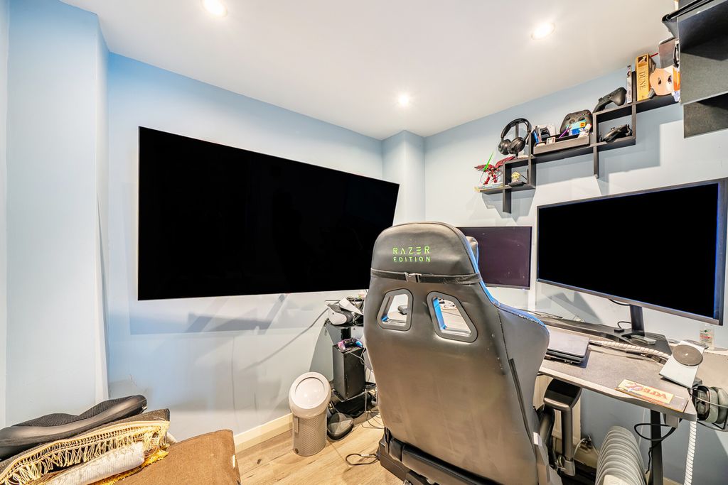 Additional image 15 of 4 bed semi-detached house for saleKingshill Avenue, Northolt UB5