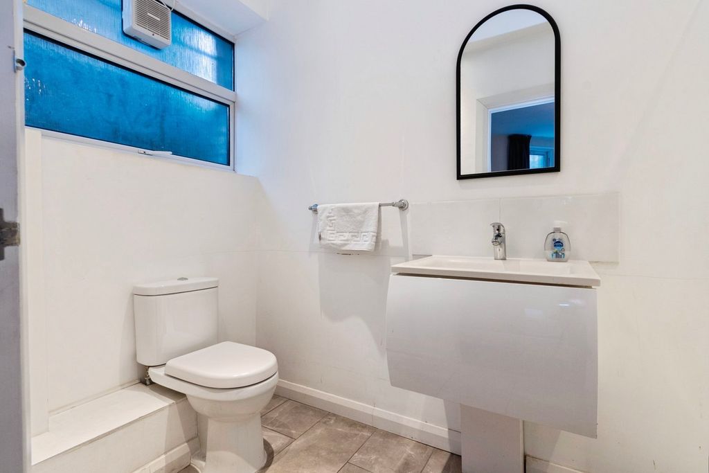 Additional image 11 of 1 bed flat for saleOld Station Road, Newmarket CB8