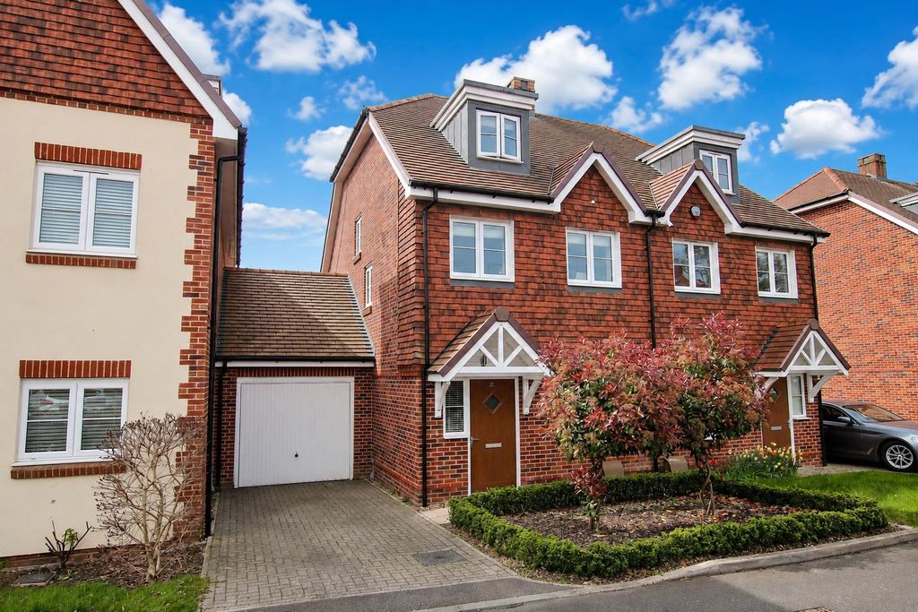 3 bed semi-detached house for saleHartfield Road, Leatherhead KT22