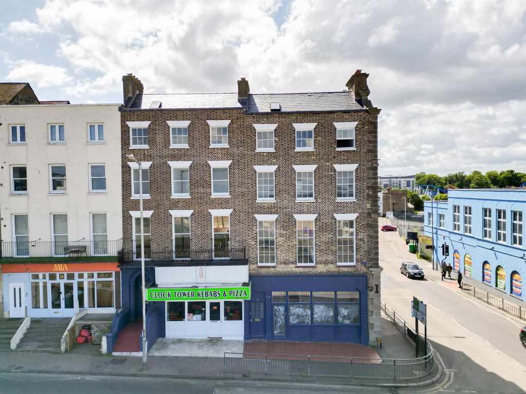 2 bed flat for saleFlat 2, 12 Marine Gdns, Margate CT9