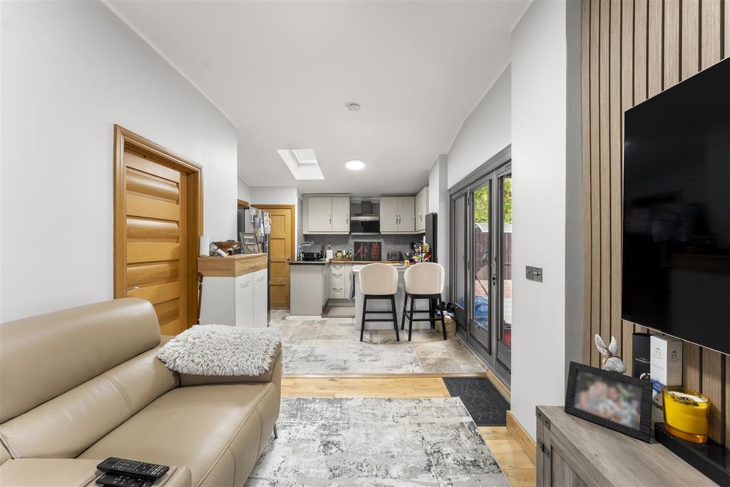 Additional image 13 of 6 bed semi-detached house for saleRushdene Crescent, Northolt UB5